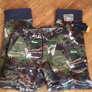 Under Armour mid season camo hunting pants